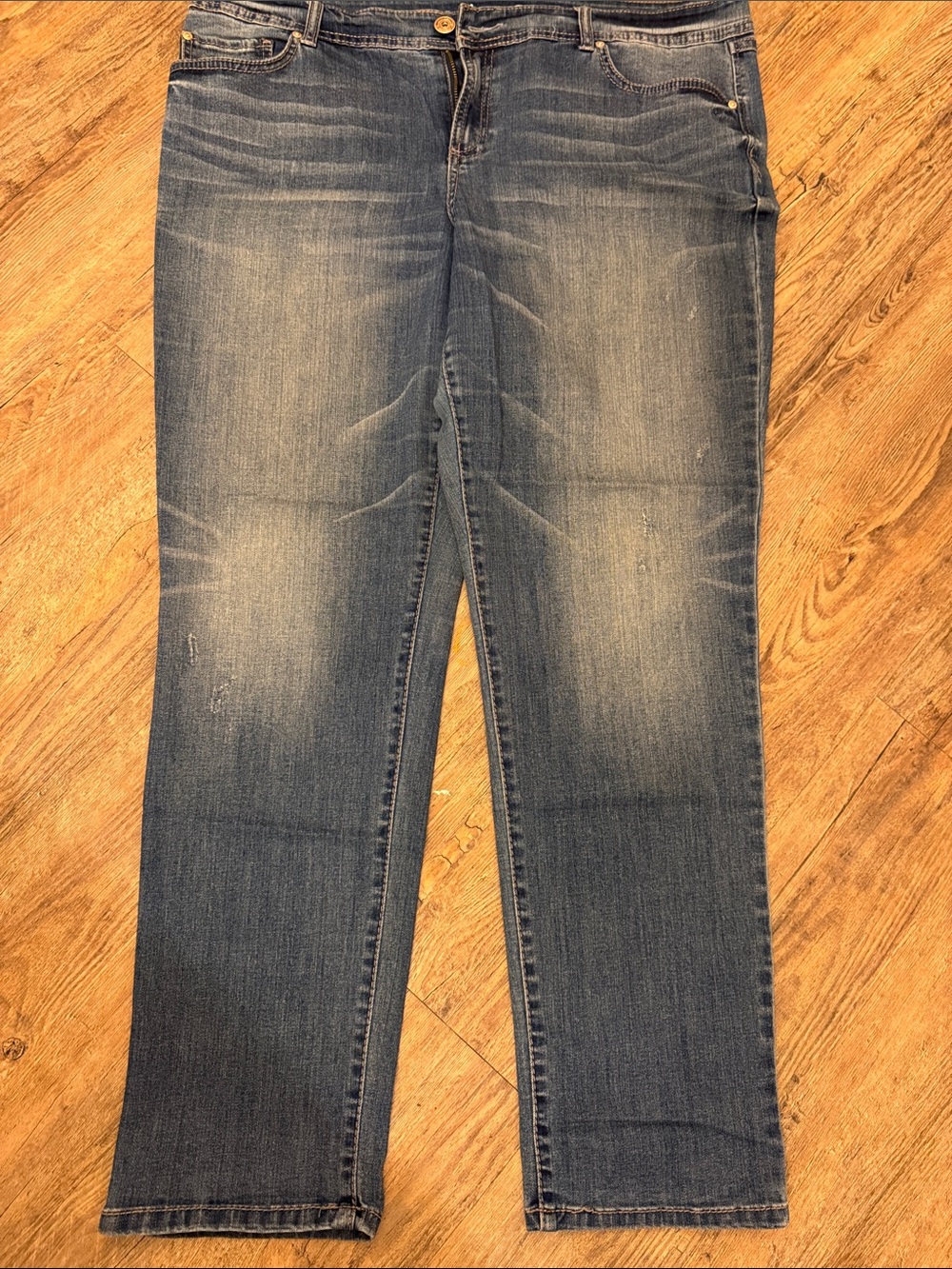 Women's Straight Leg Jeans in Medium Wash Blue